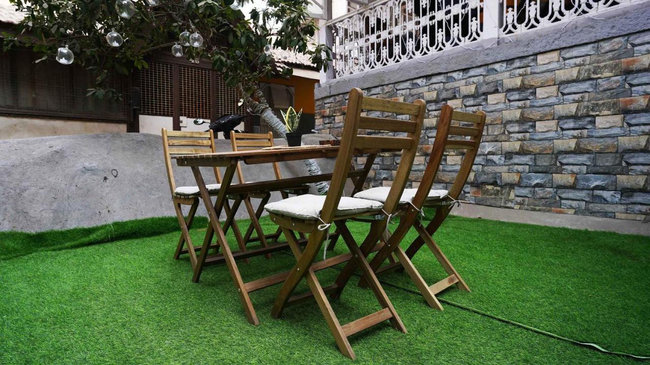 Gosolo Stays Bandra Hostel Bombay Esterno foto